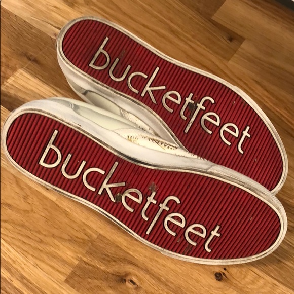 Bucket feet pineappleaid white and gold slip on’s - Picture 6 of 10